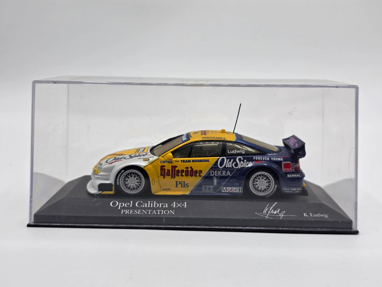 1/43 1995 Opel Calibra - DTM - Klaus Ludwig - Minichamps | Model Car