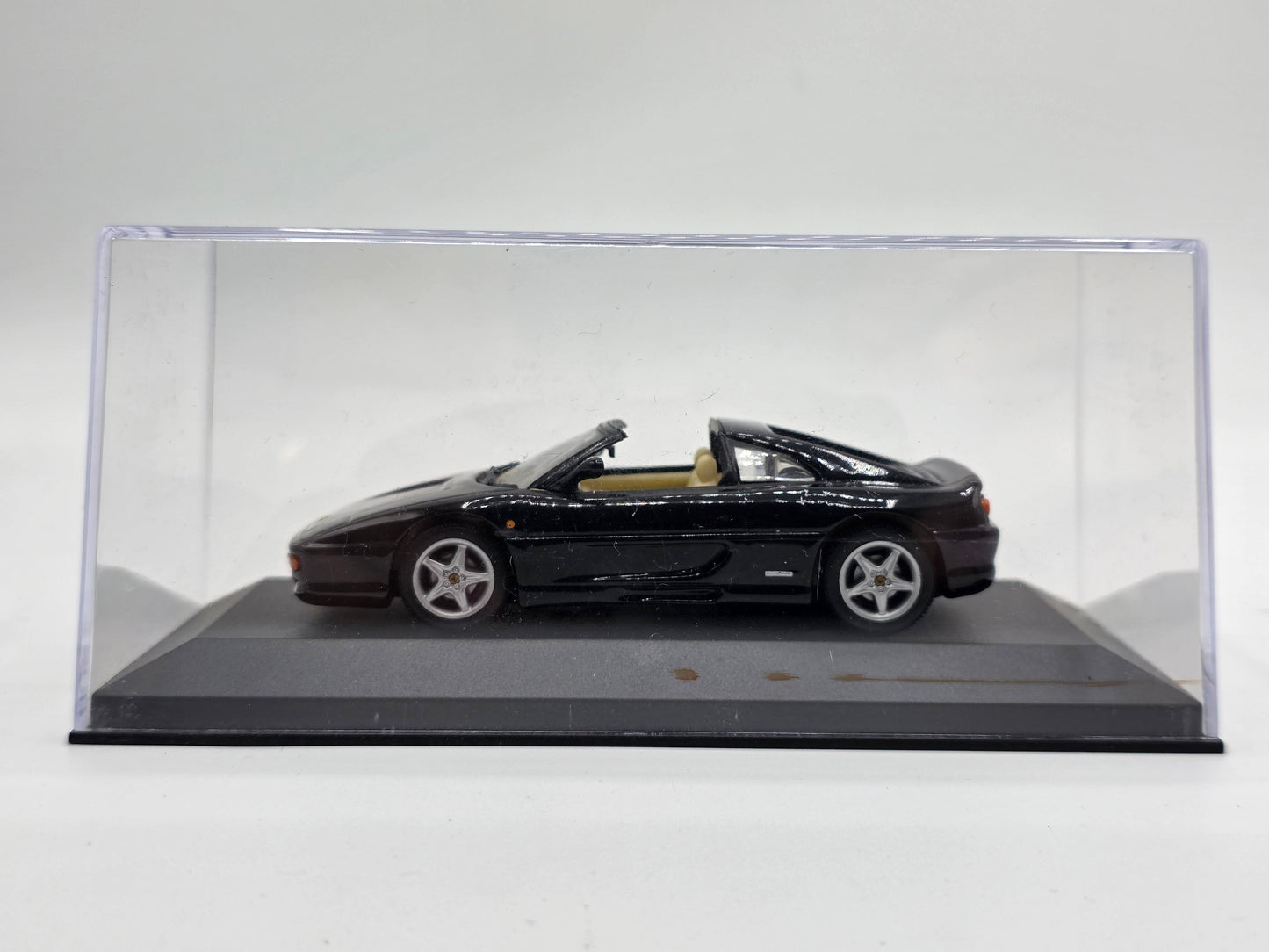 1/43 1994 Ferrari F355 Targa - Minichamps | Model Car