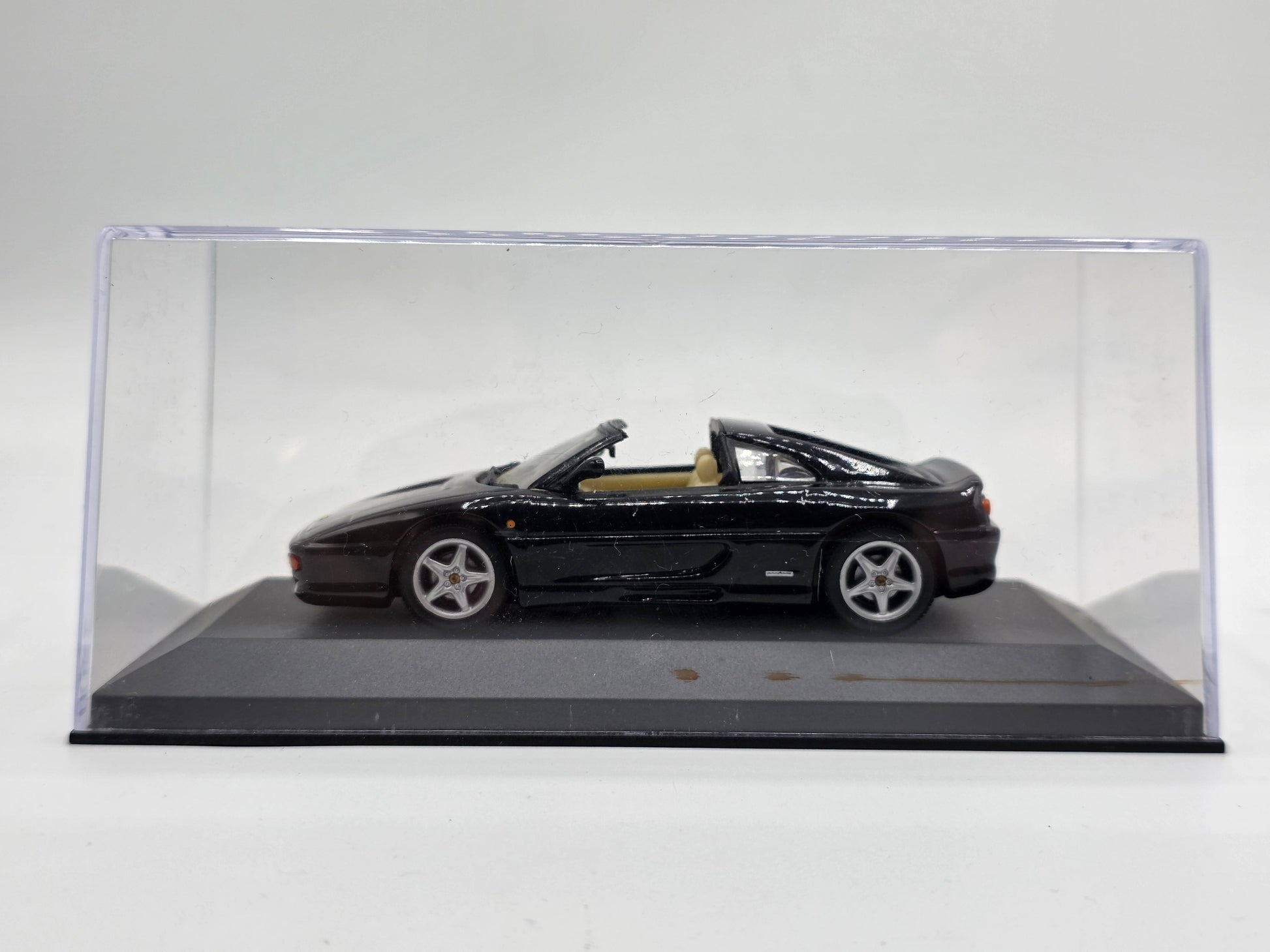 1/43 1994 Ferrari F355 Targa - Minichamps | Model Car