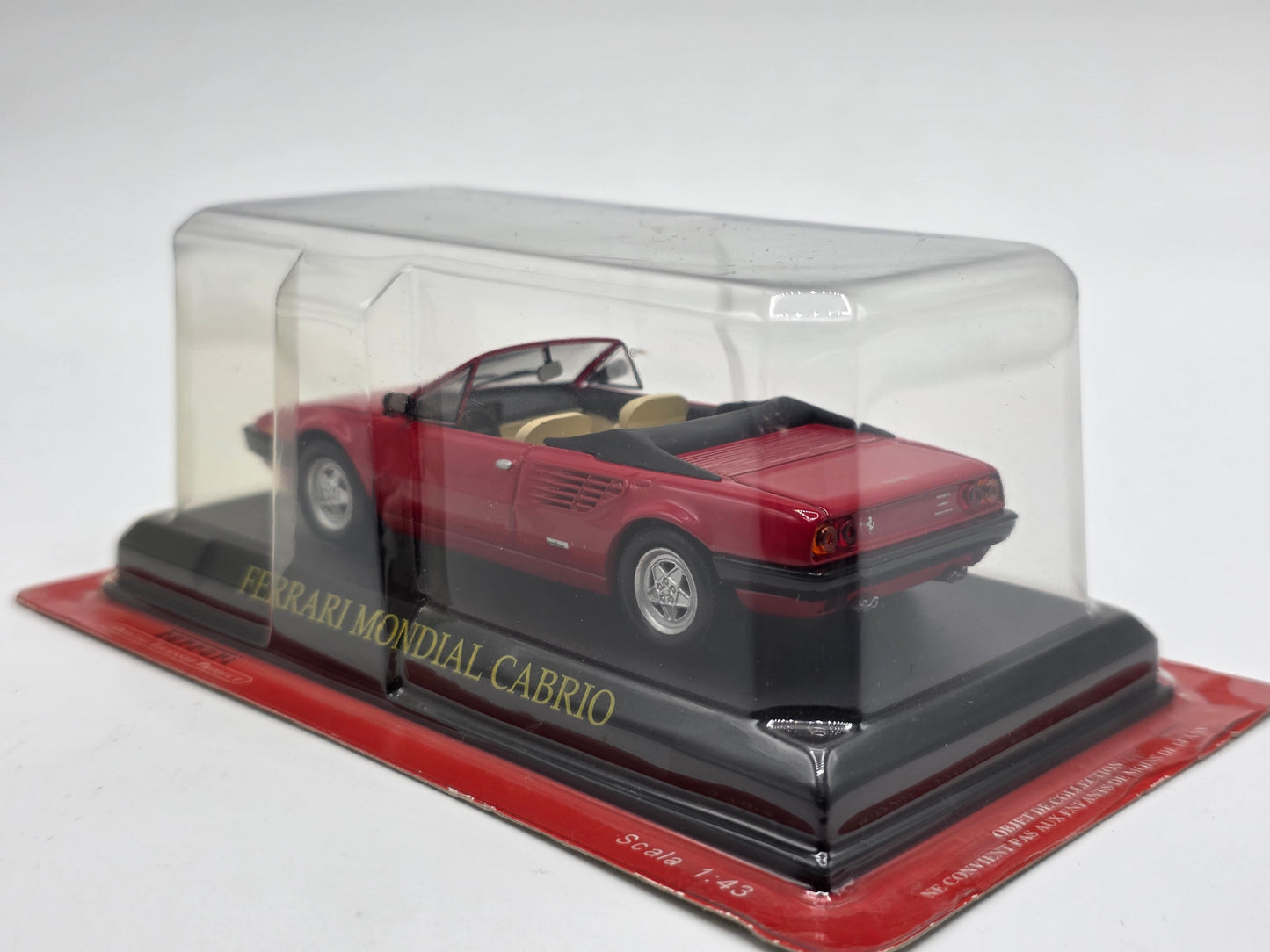 1/43 1980 Ferrari Mondial Cabrio - IXO | Model Car