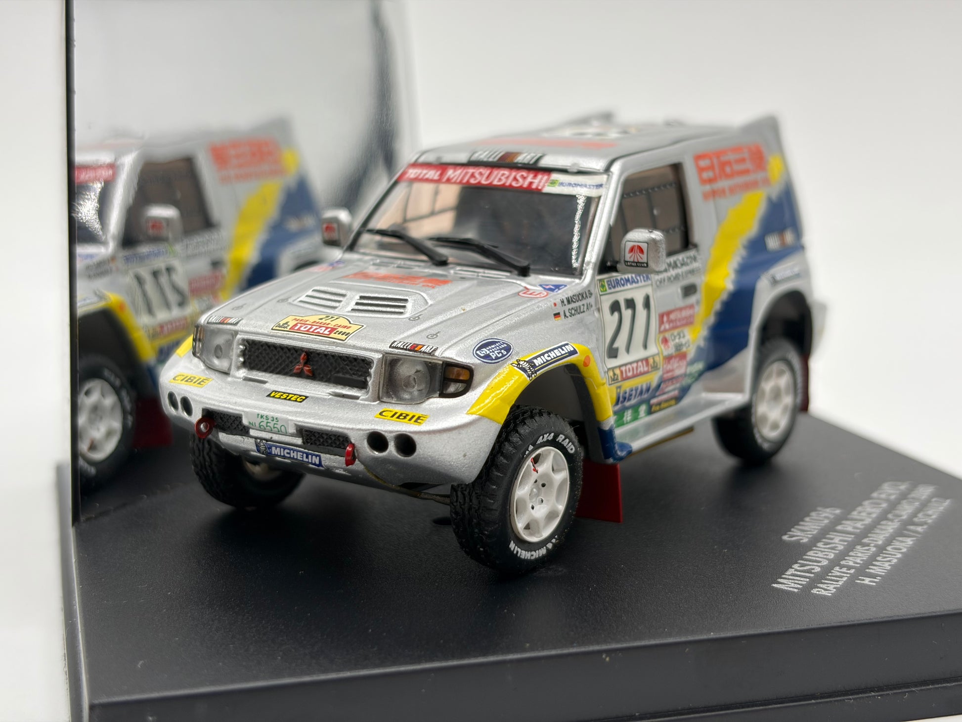 1/43 2000 Mitsubishi Pajero Evo - Paris-Dakar-Cairo Rally - Masuoka / Schulz | Model Rally Car