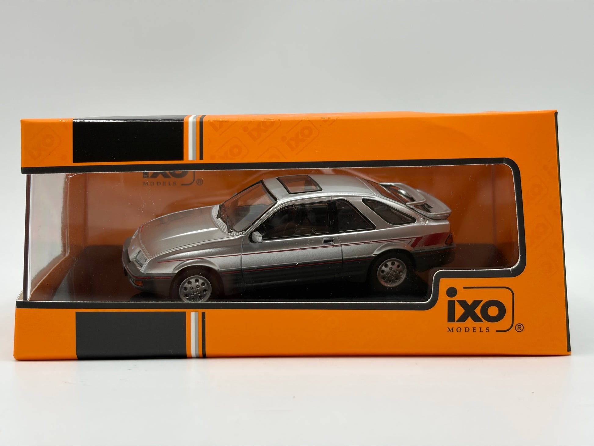 1/43 1984 Ford Sierra Xr4i - IXO | Model Car