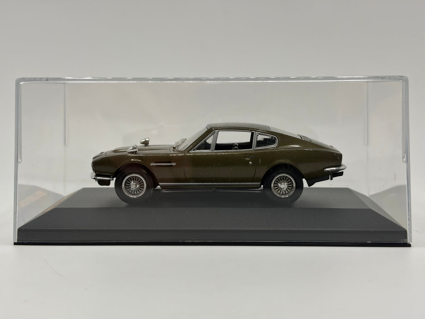 1/43 1969 Aston Martin DBS | Model Car