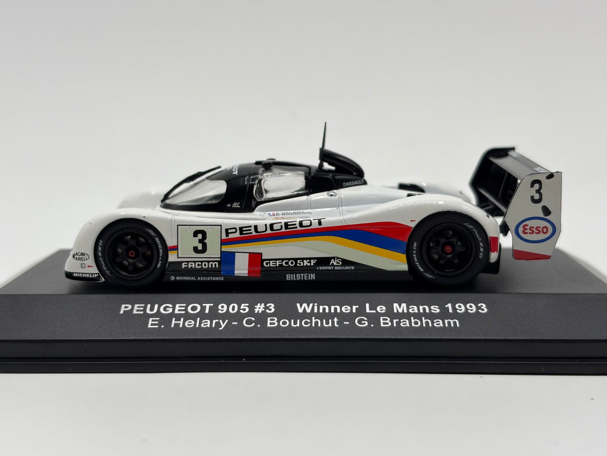 1/43 1993 Peugeot 905 - Bouchut / Brabham / Helary - IXO | Model Le Mans Car