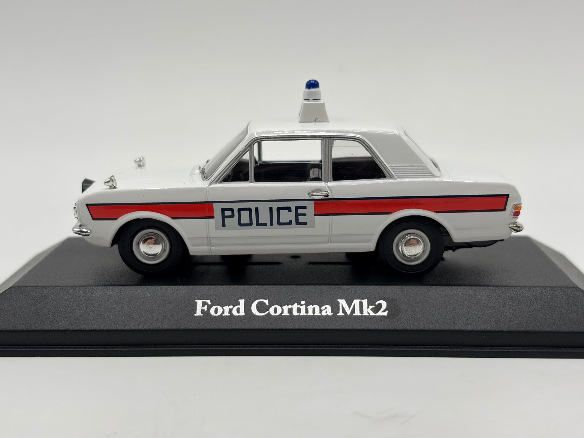 1/43 1970 Ford Cortina Mk2 - Hampshire Police | Model Police Car