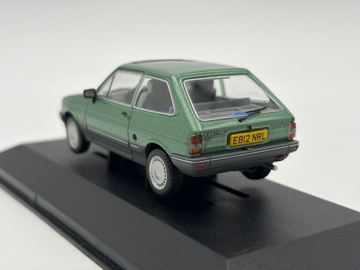 1/43 1987 Ford Fiesta Mk2 1.4 Ghia - Willow Green - Corgi Vanguards | Model Car