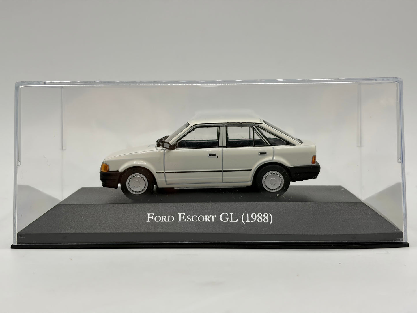 1/43 1988 Ford Escort GL | Model Car