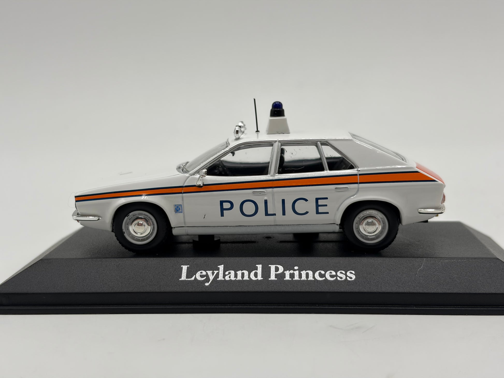 1/43 1976 Leyland Princess - Staffordshire Police | Model Police Car