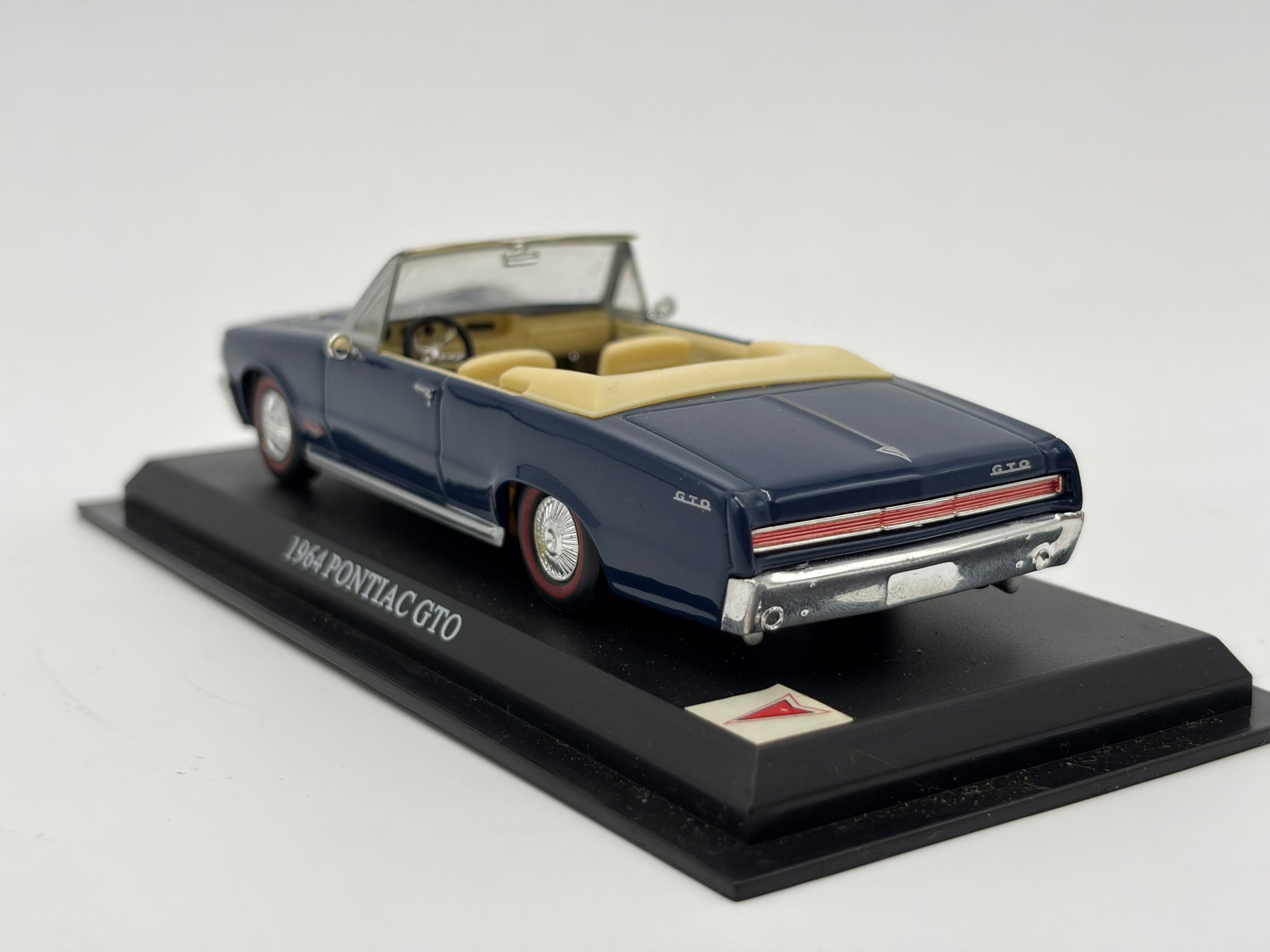 1/43 1964 Pontiac GTO Convertible - Del Prado | Model Car