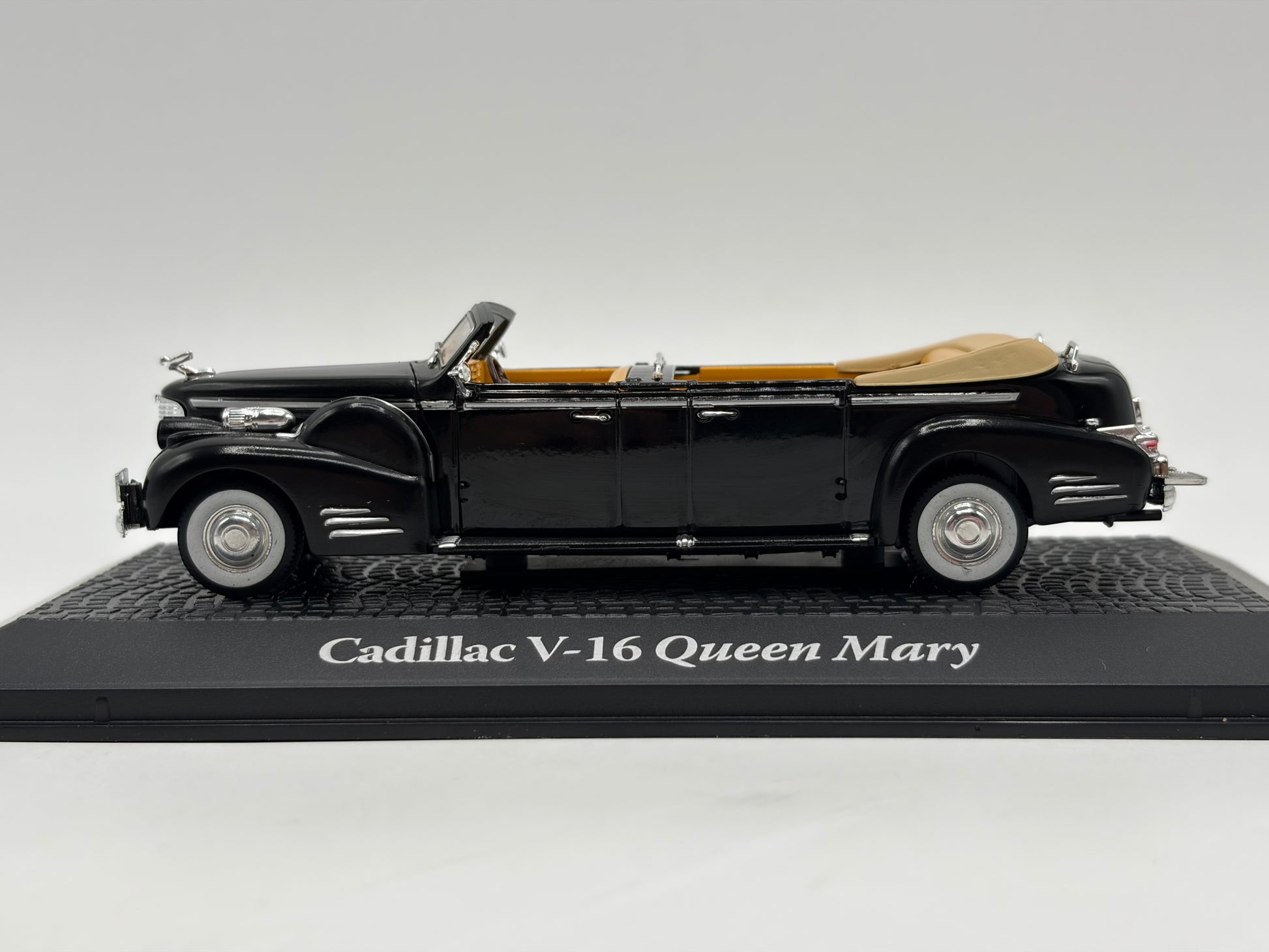 1/43 1938 Cadillac V-16 Queen Mary - Harry Truman ‘48 | Model Car
