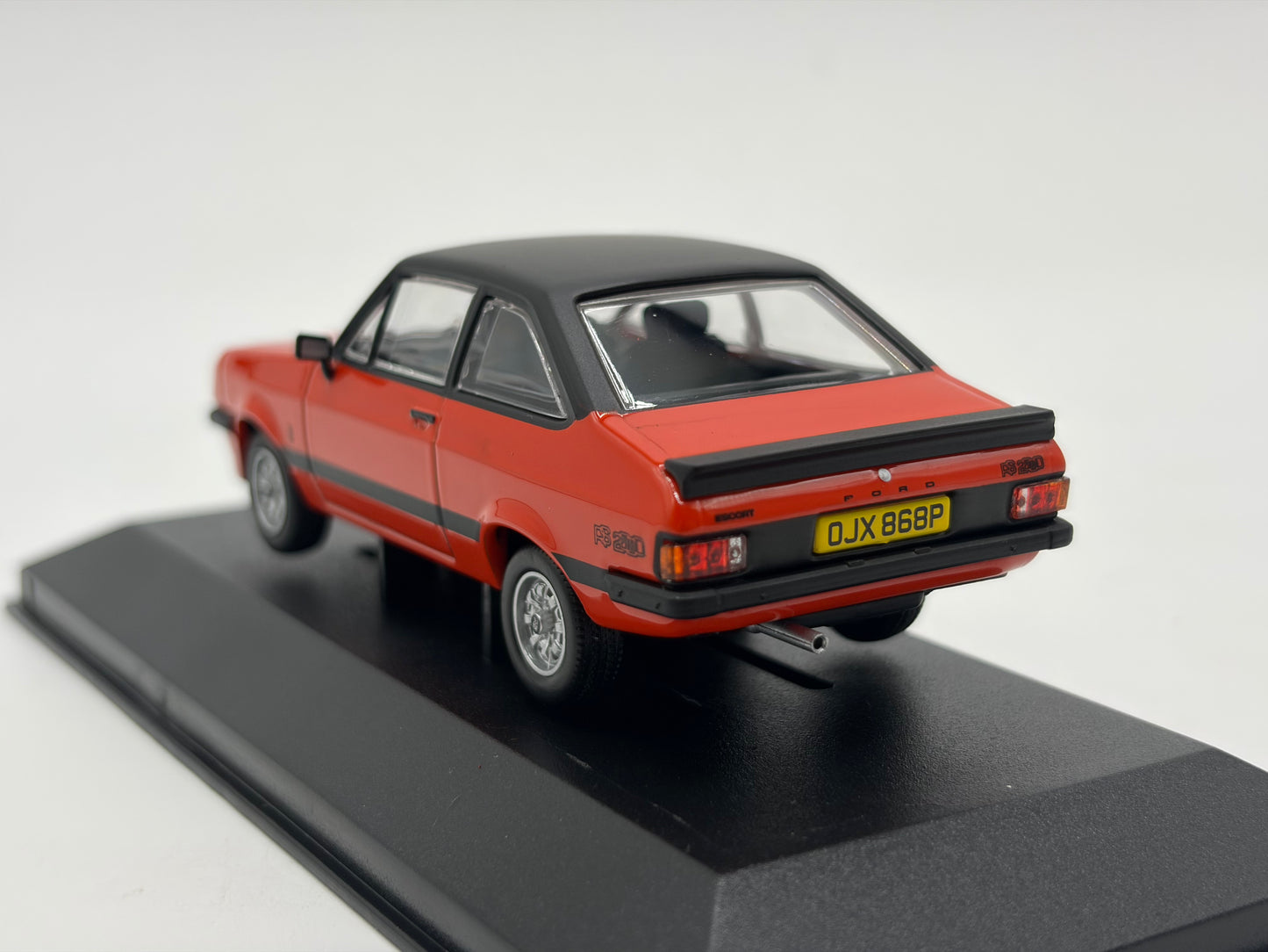 1/43 1976 Ford Escort MK2 RS2000 - Carnival Red | Corgi Vanguards | Model Car