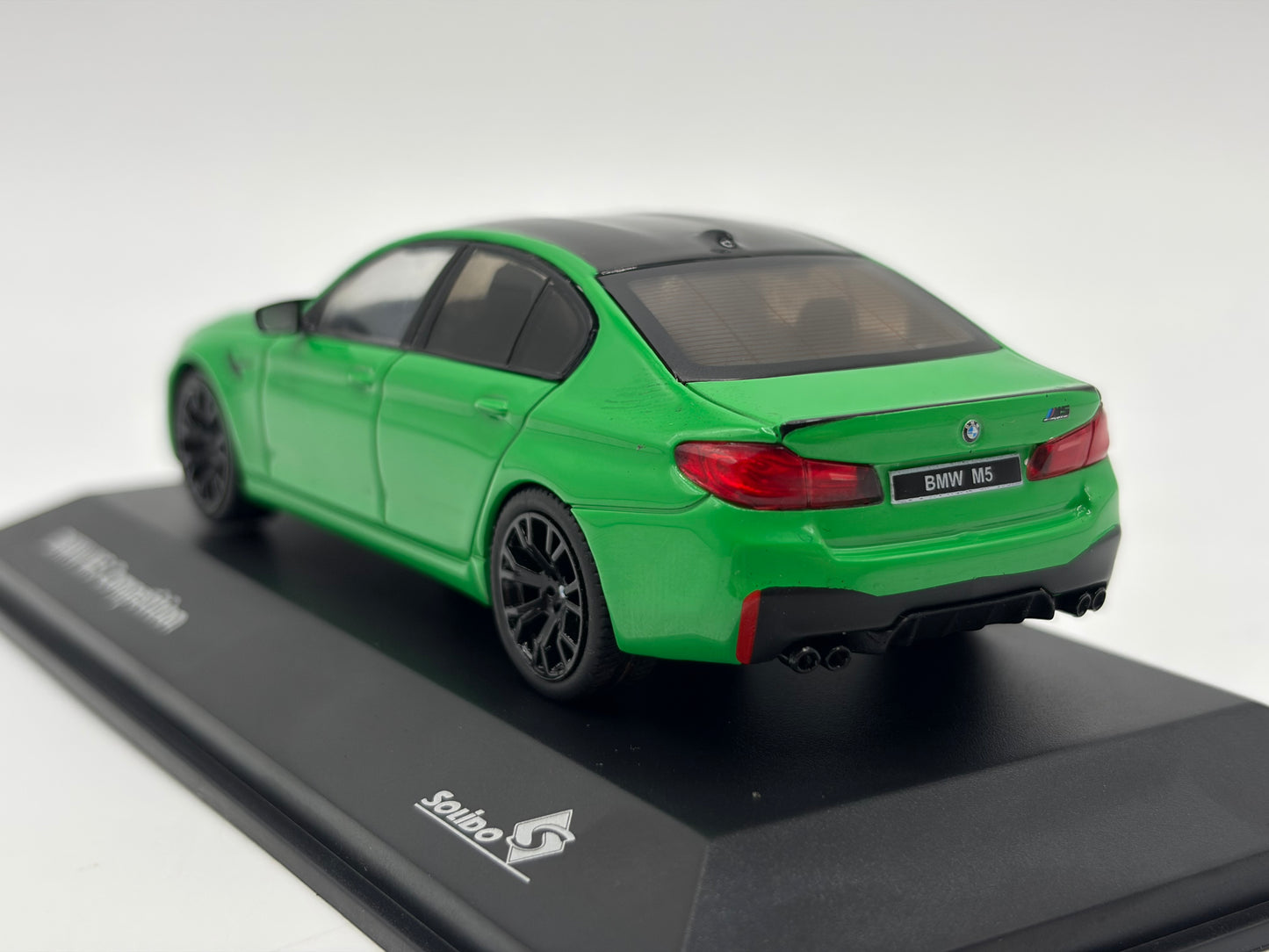 1/43 2022 BMW M5 Competition - Signal Green - Solido | Model Car