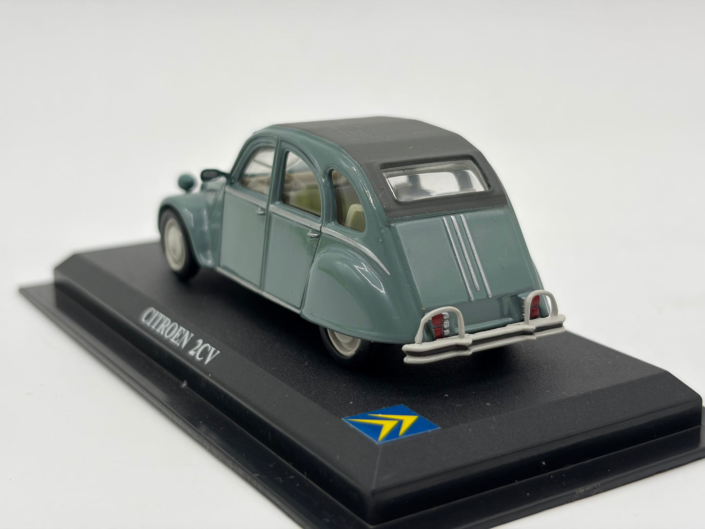 1/43 1966 Citroen 2CV - Del Prado | Model Car