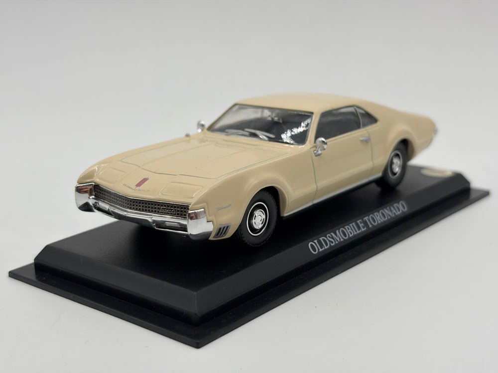 1/43 1966 Oldsmobile Toronado - Del Prado | Model Car