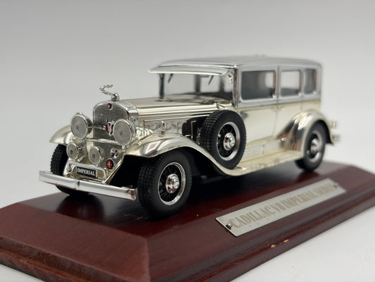 1/43 1930 Cadillac V8 Imperial Sedan - Chrome | Model Car