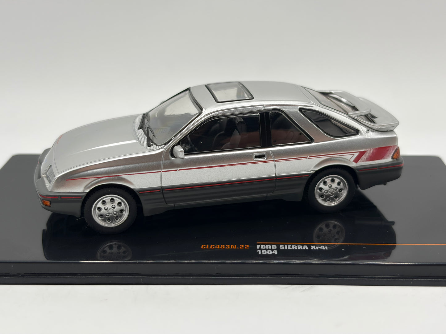 1/43 1984 Ford Sierra Xr4i - IXO | Model Car
