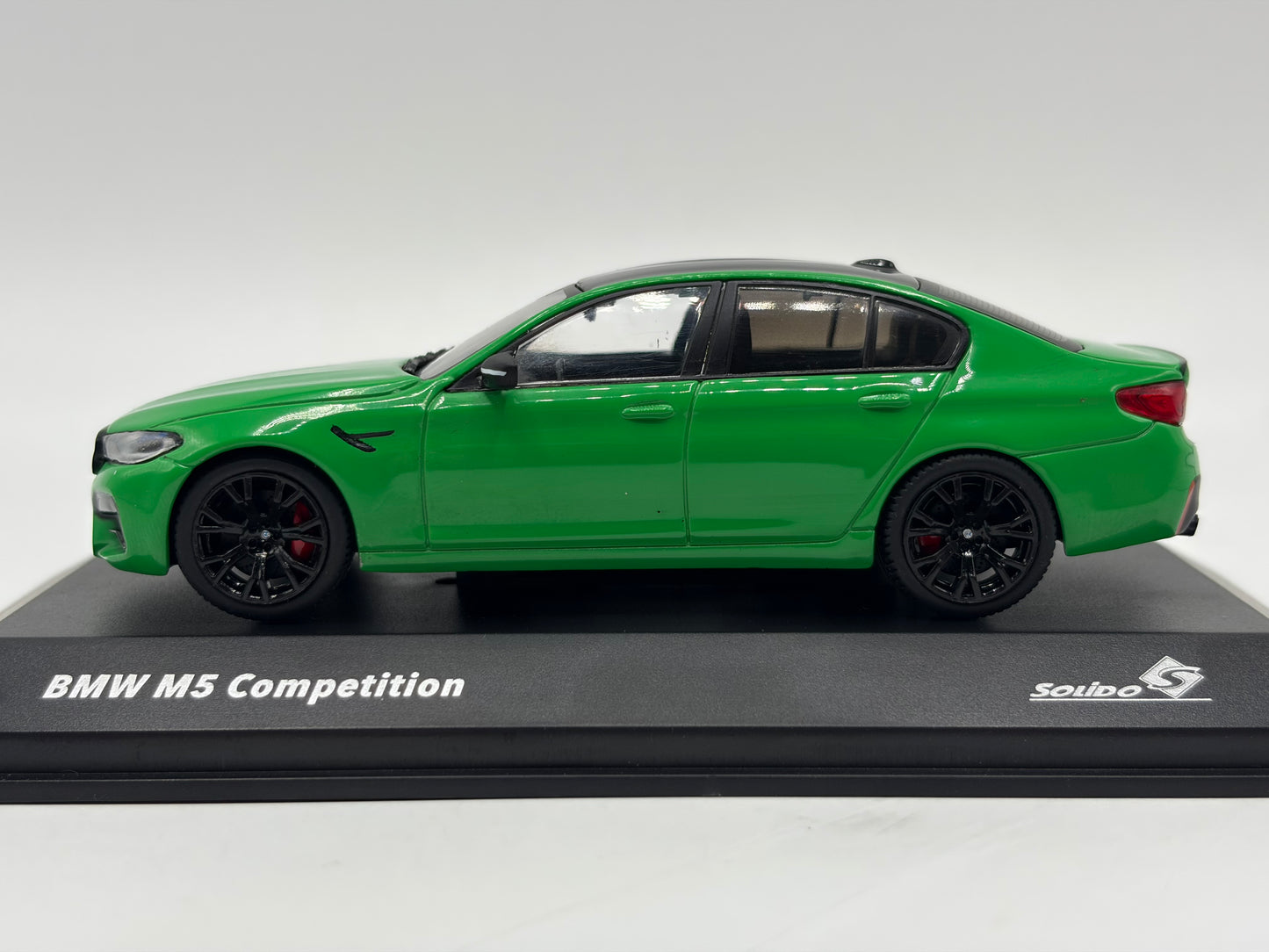 1/43 2022 BMW M5 Competition - Signal Green - Solido | Model Car