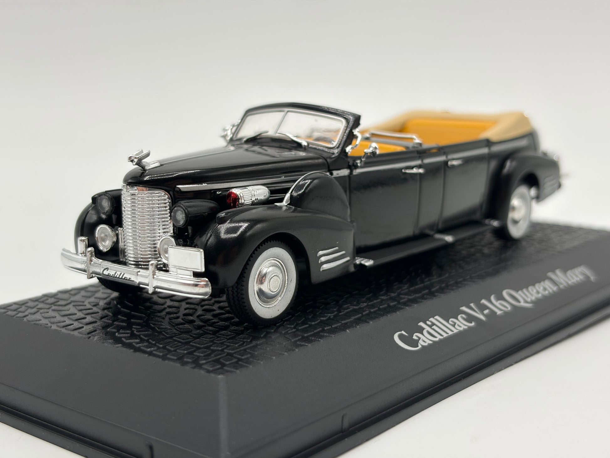 1/43 1938 Cadillac V-16 Queen Mary - Harry Truman ‘48 | Model Car