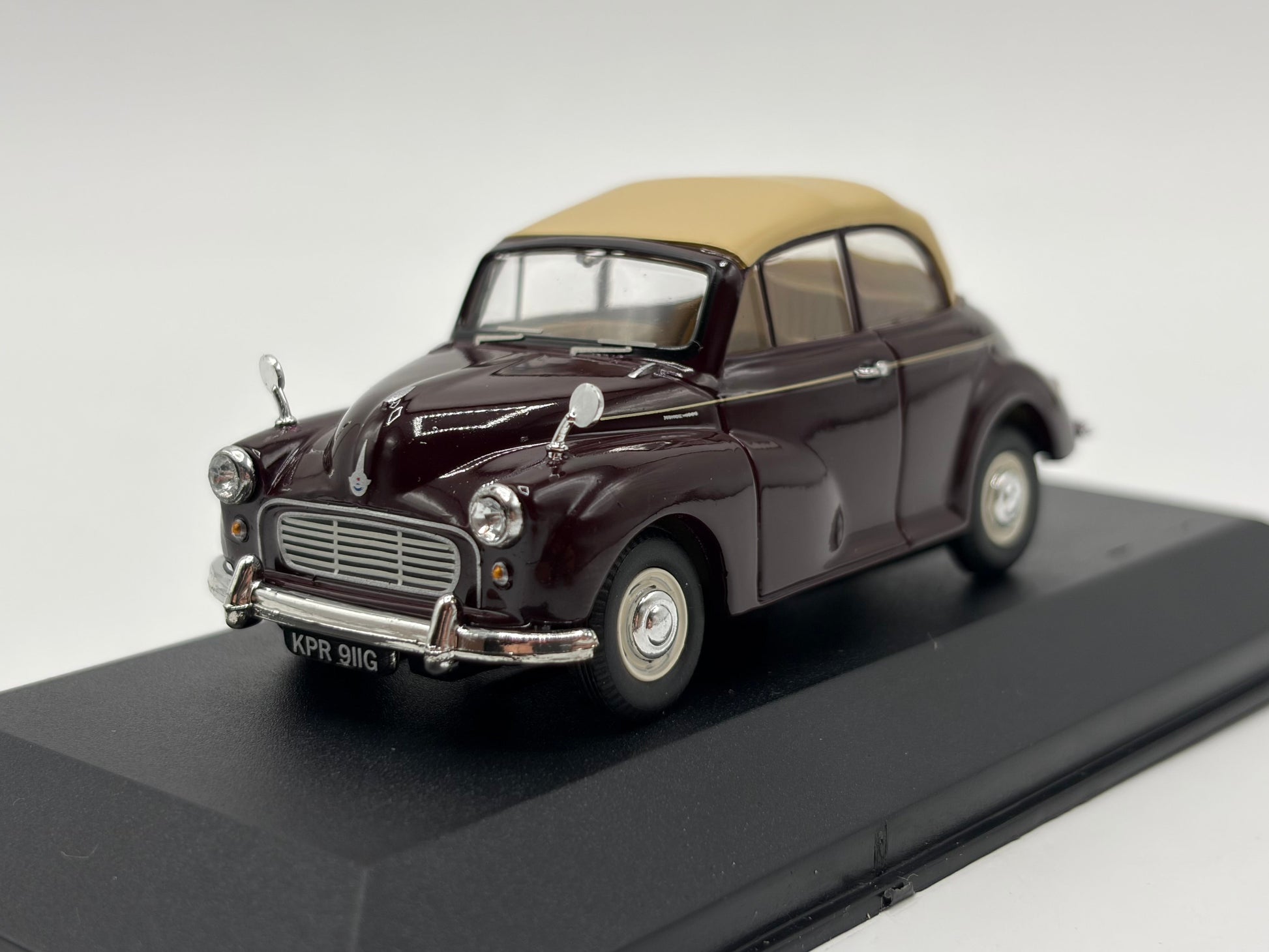 1/43 1969 Morris Minor 1000 Convertible - Maroon B - Corgi Vanguards | Model Car
