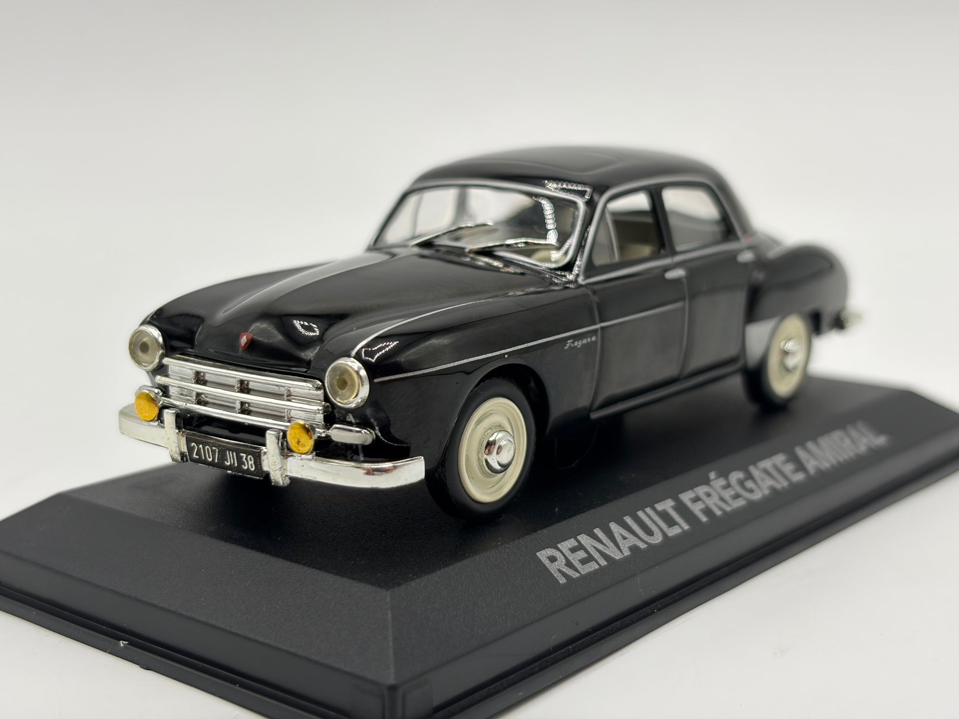 1/43 1953 Renault Fregate Amiral | Model Car
