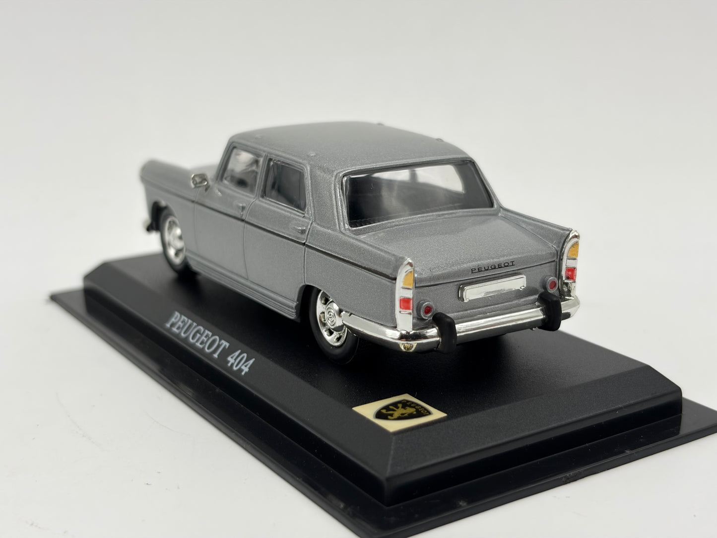 1/43 1964 Peugeot 404 - Del Prado | Model Car