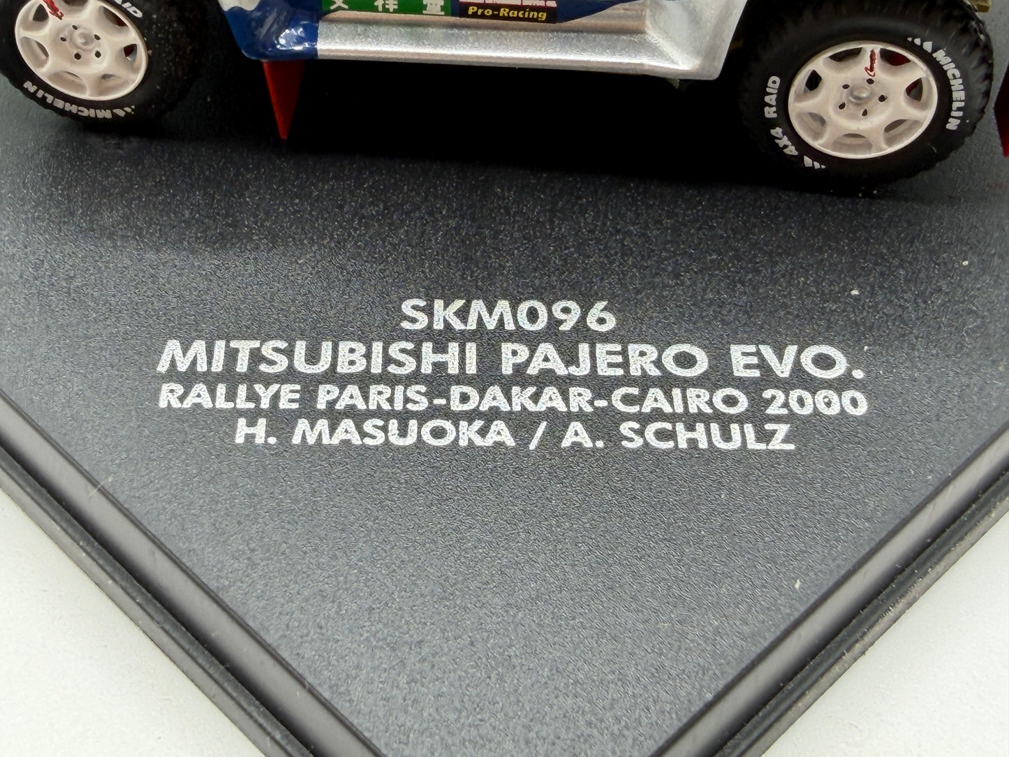 1/43 2000 Mitsubishi Pajero Evo - Paris-Dakar-Cairo Rally - Masuoka / Schulz | Model Rally Car