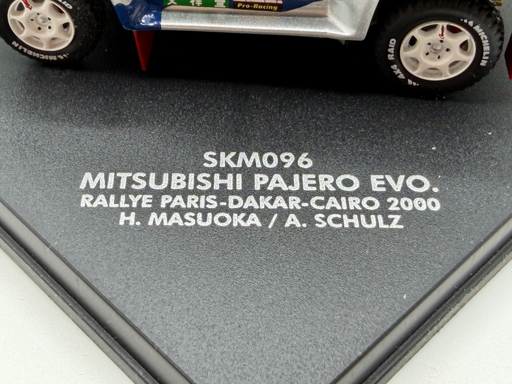 1/43 2000 Mitsubishi Pajero Evo - Paris-Dakar-Cairo Rally - Masuoka / Schulz | Model Rally Car