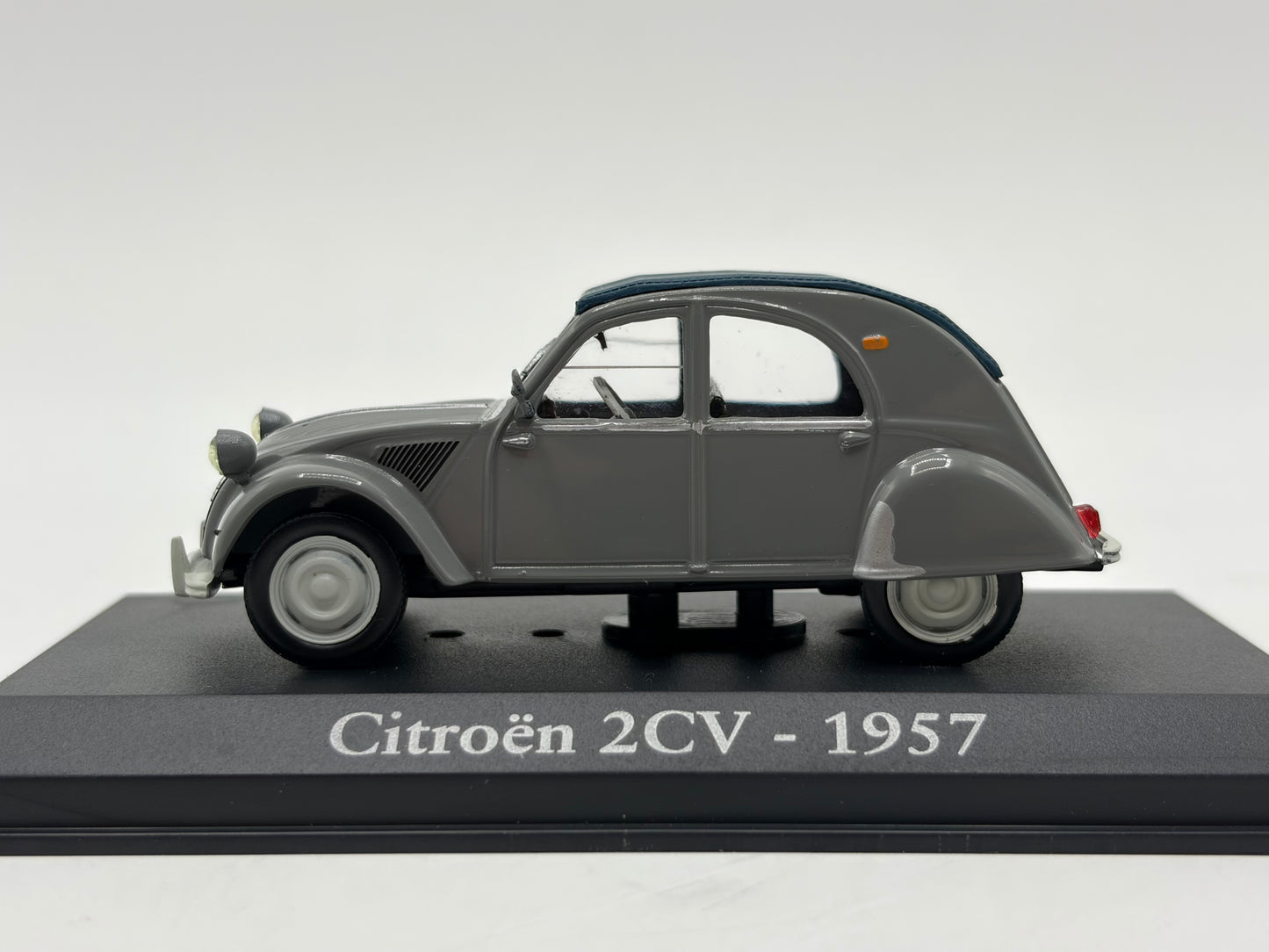 1/43 1957 Citroen 2CV | Model Car