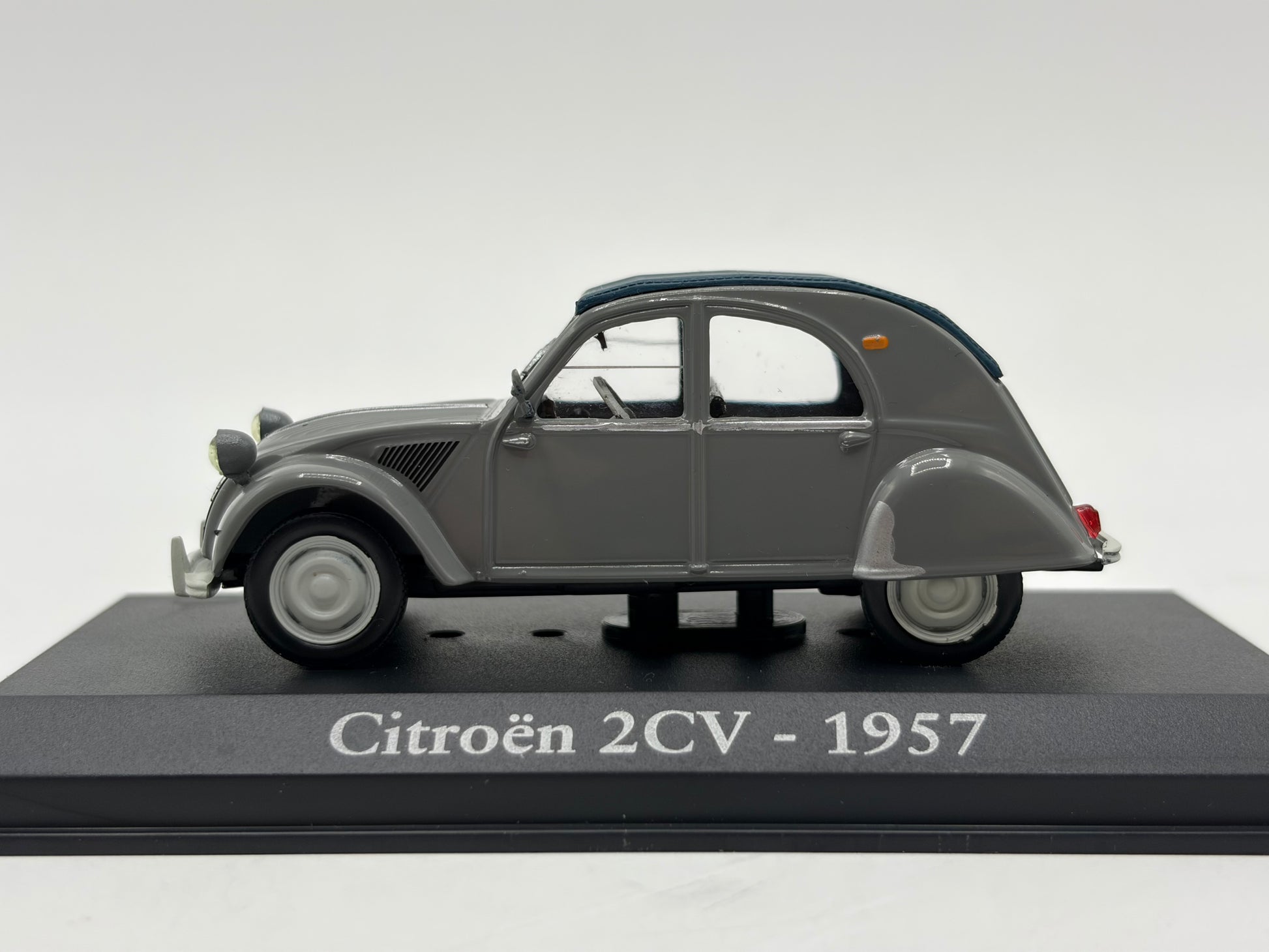 1/43 1957 Citroen 2CV | Model Car