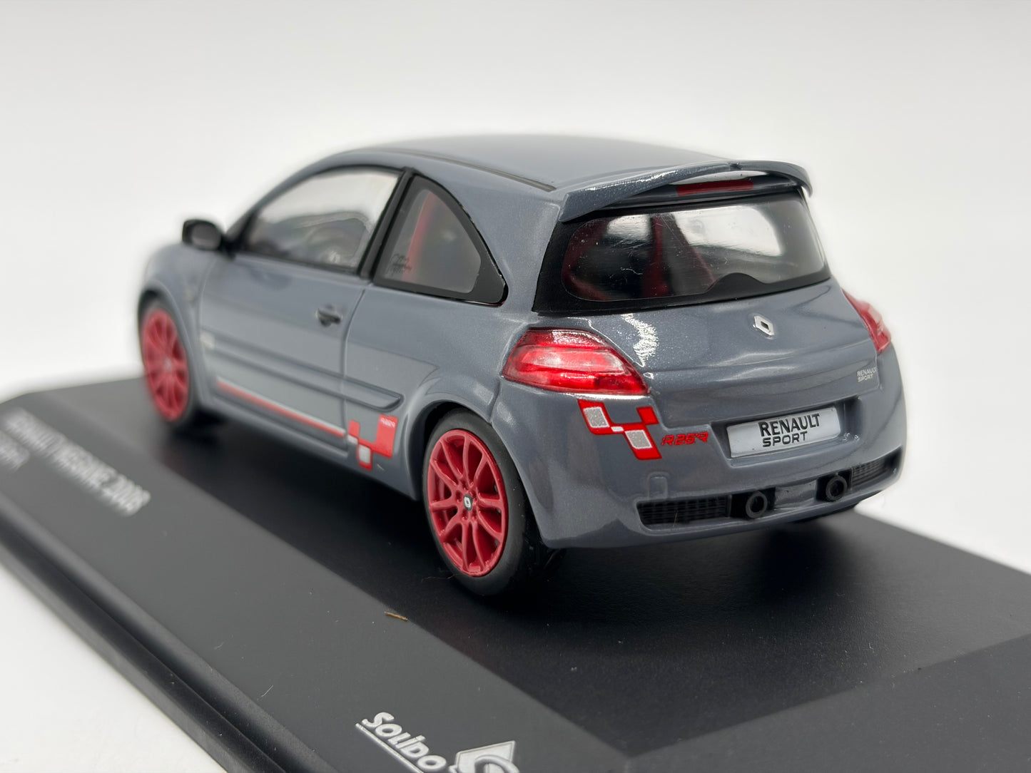 1/43 2008 Renault Megane RS R26-R - Grey - Solido | Model Car