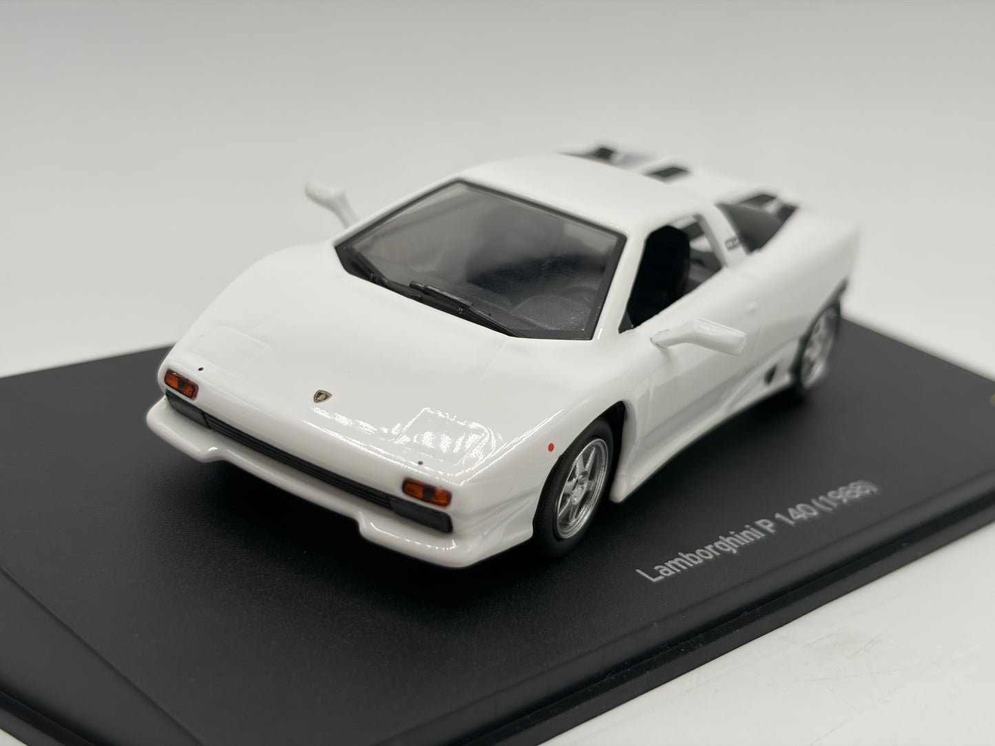 1/43 1988 Lamborghini P140 | Model Car