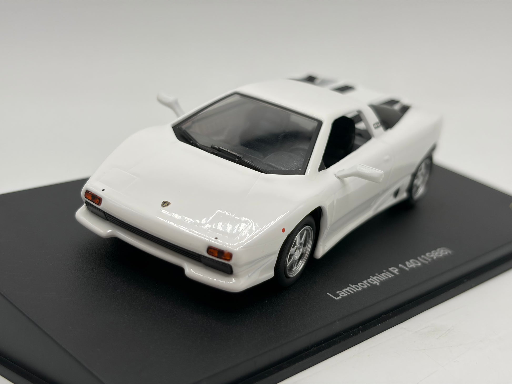 1/43 1988 Lamborghini P140 | Model Car