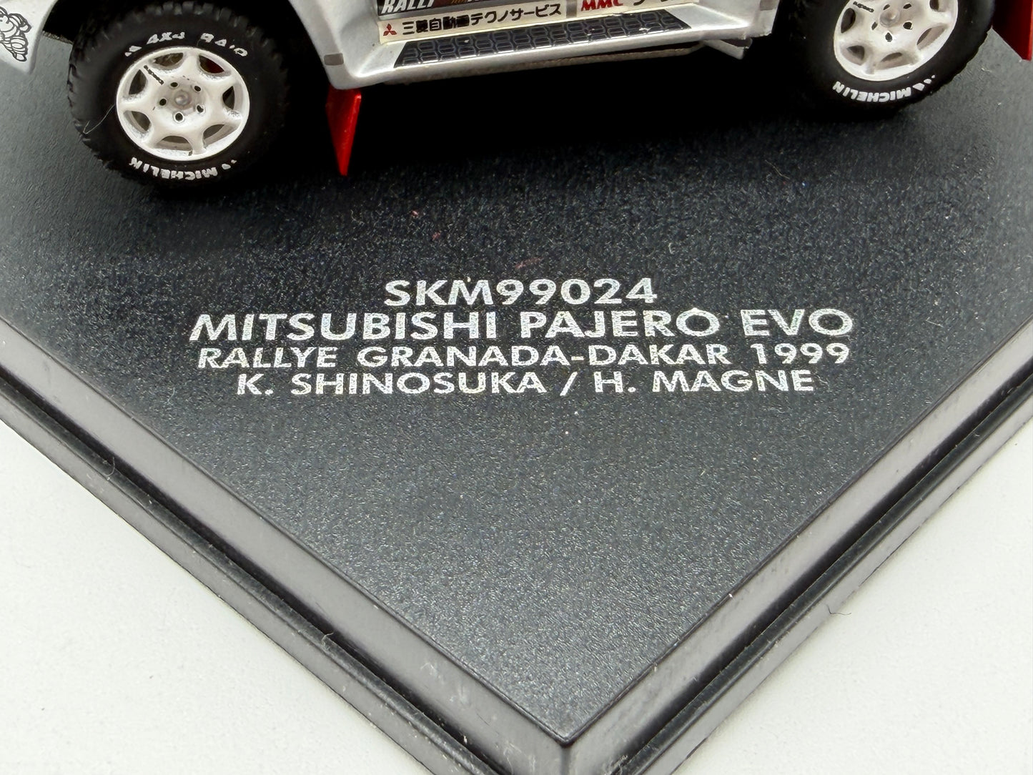 1/43 1999 Mitsubishi Pajero Evo - Granada-Dakar Rally - Shinozuka / Magne | Model Rally Car