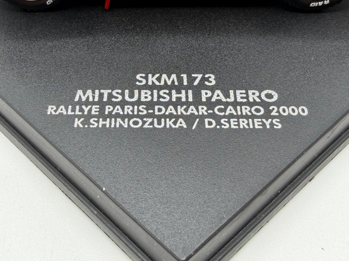 1/43 2000 Mitsubishi Pajero - Paris-Dakar-Cairo Rally - Shinozuka / Serieys | Model Rally Car