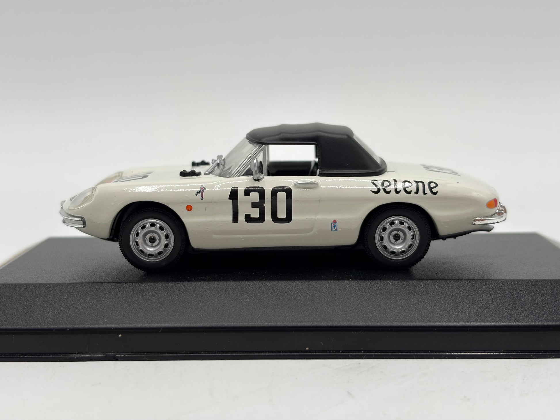 1/43 1968 Alfa Romeo 1600 Spider | Model Car
