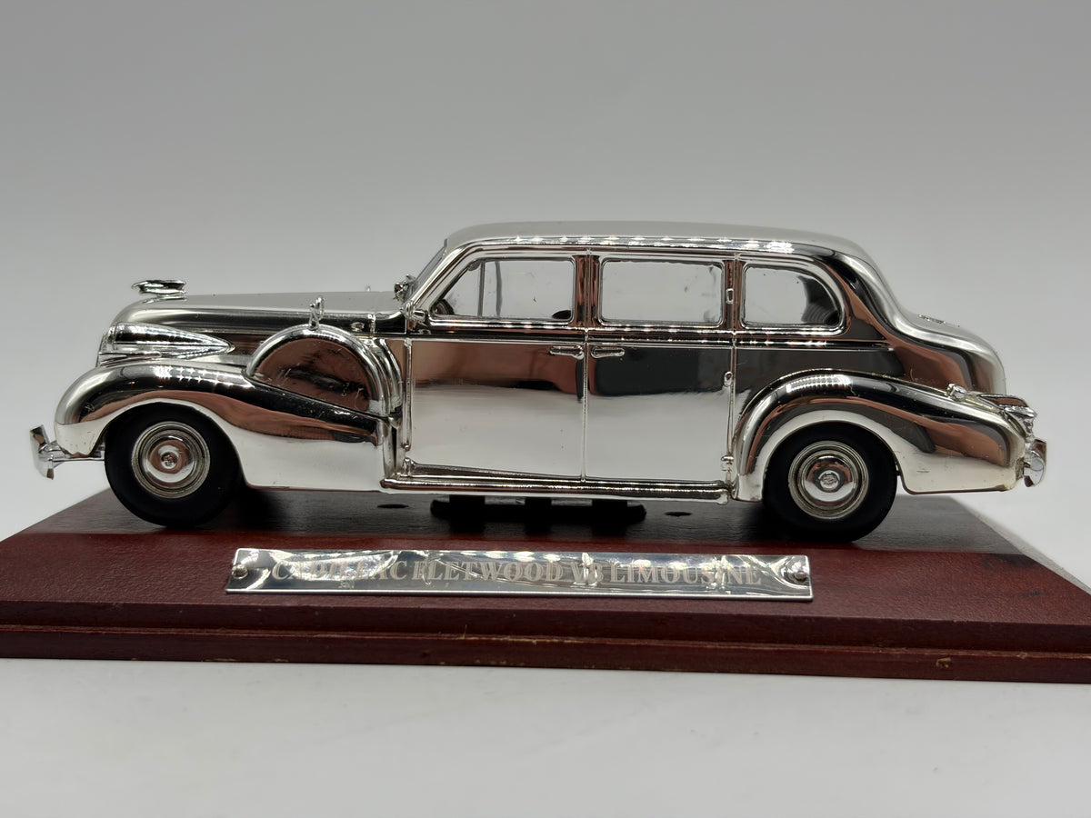 1/43 1939 Cadillac Fleetwood V8 Limousine - Chrome | Model Car