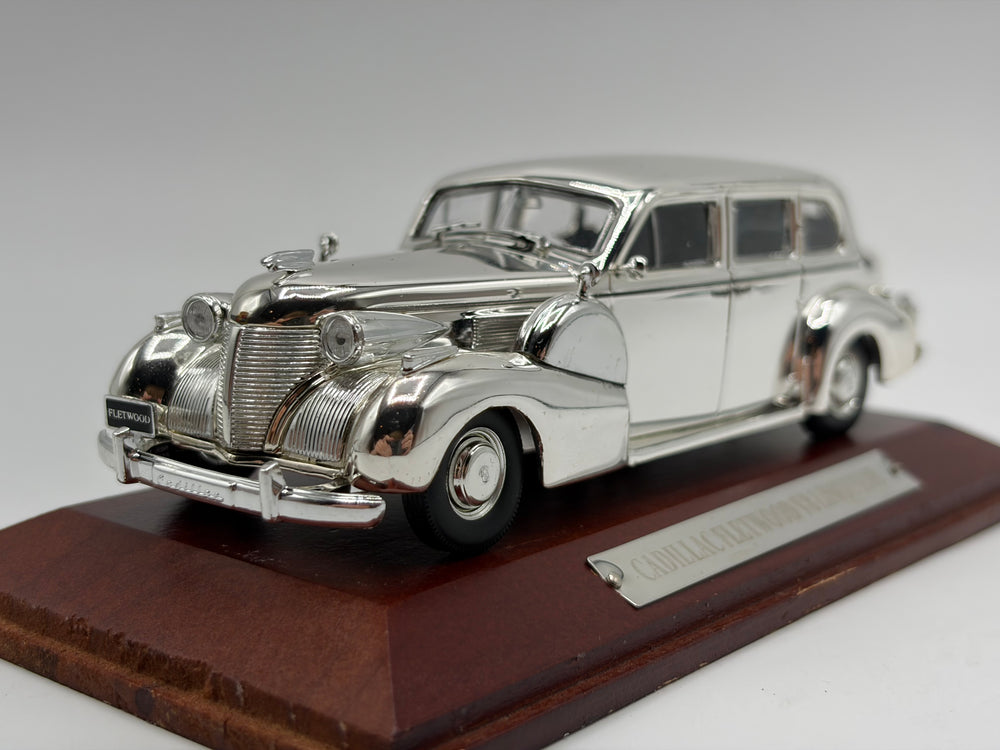 1/43 1939 Cadillac Fleetwood V8 Limousine - Chrome | Model Car