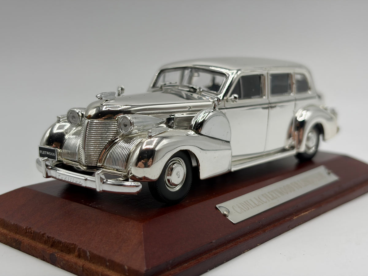 1/43 1939 Cadillac Fleetwood V8 Limousine - Chrome | Model Car