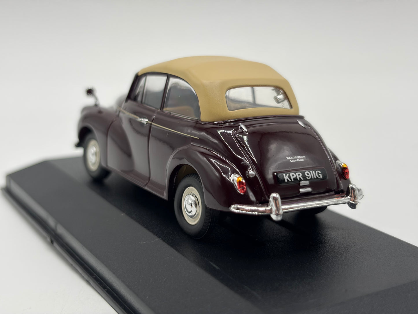 1/43 1969 Morris Minor 1000 Convertible - Maroon B - Corgi Vanguards | Model Car