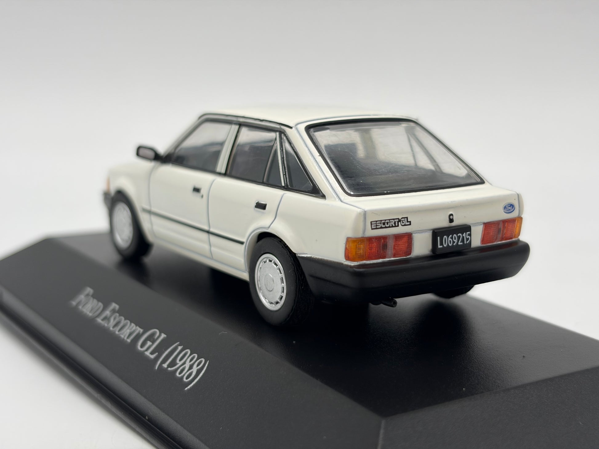 1/43 1988 Ford Escort GL | Model Car