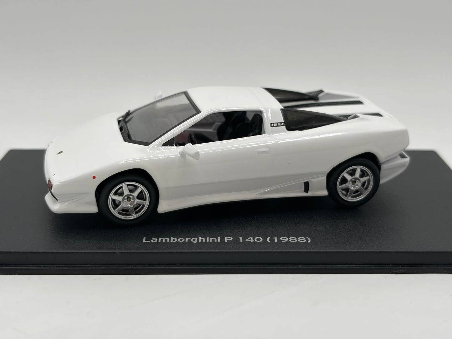 1/43 1988 Lamborghini P140 | Model Car