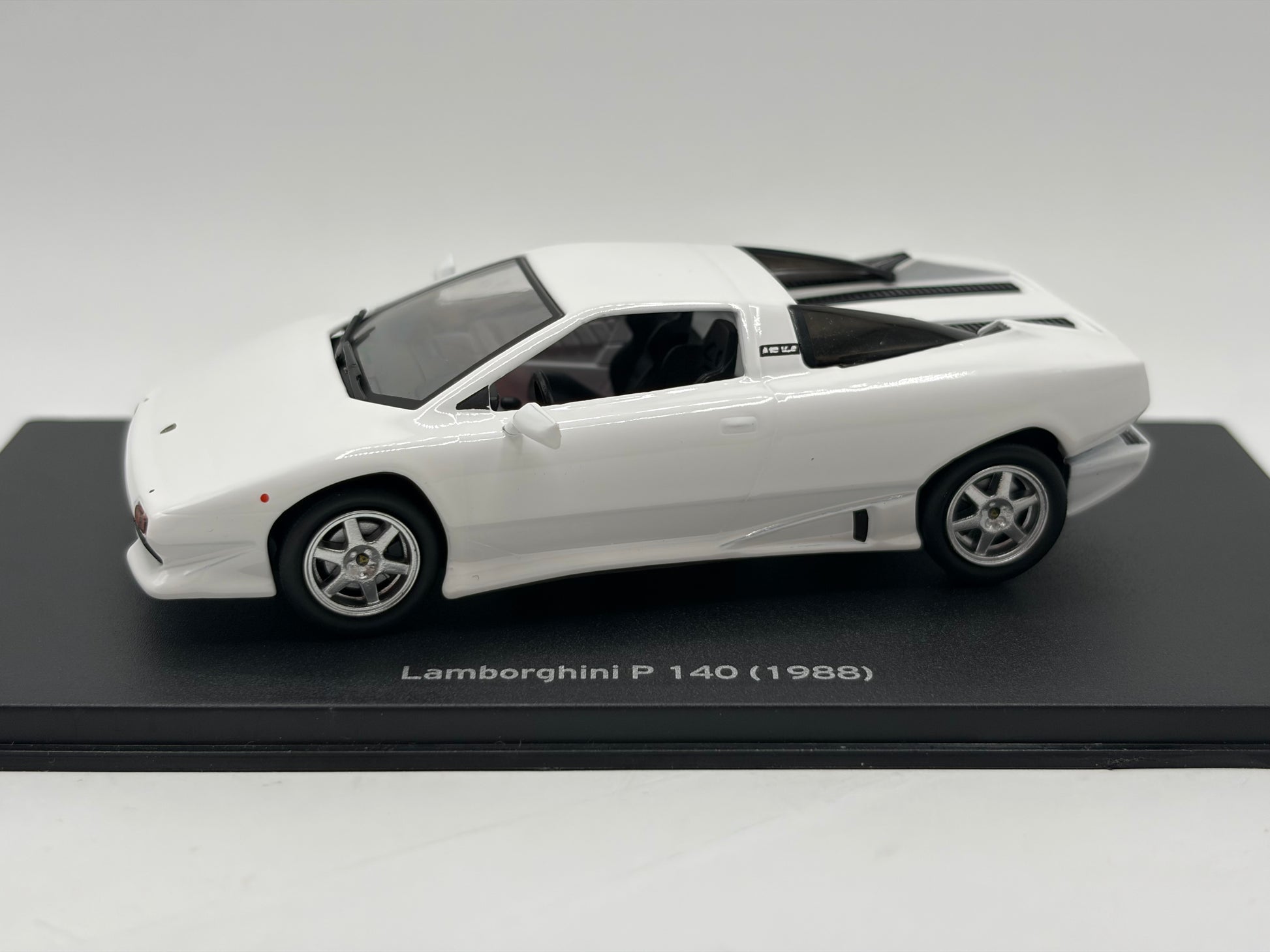 1/43 1988 Lamborghini P140 | Model Car