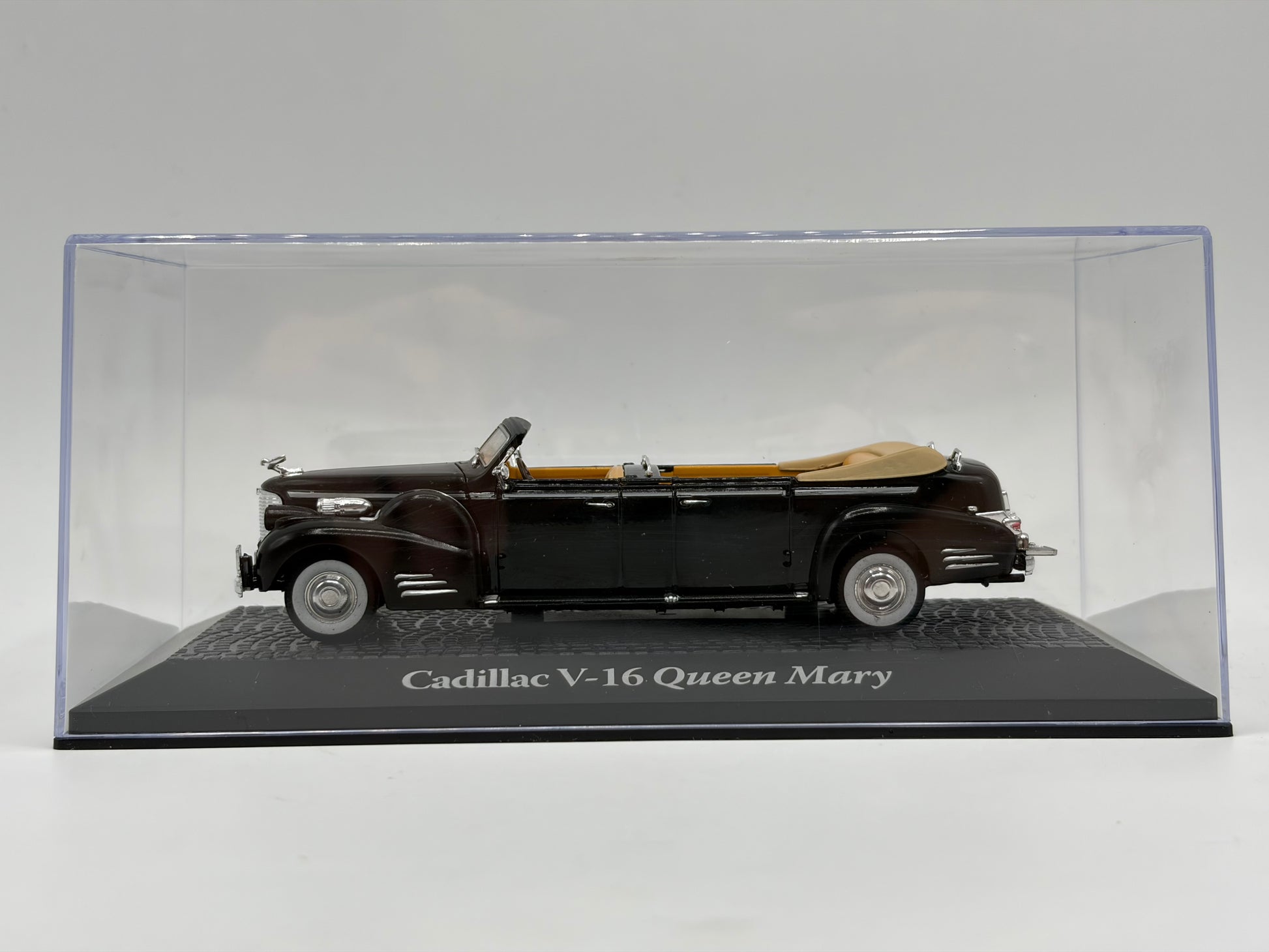 1/43 1938 Cadillac V-16 Queen Mary - Harry Truman ‘48 | Model Car