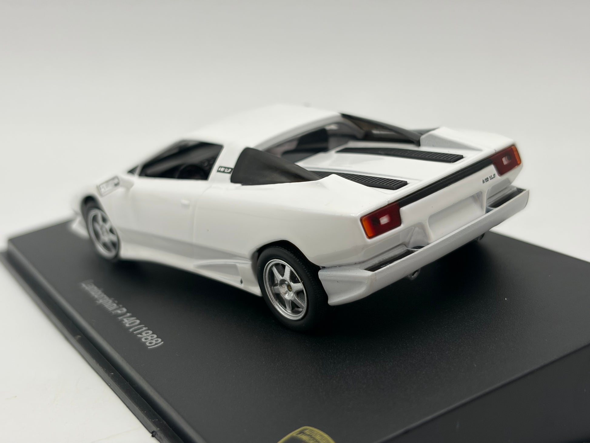 1/43 1988 Lamborghini P140 | Model Car