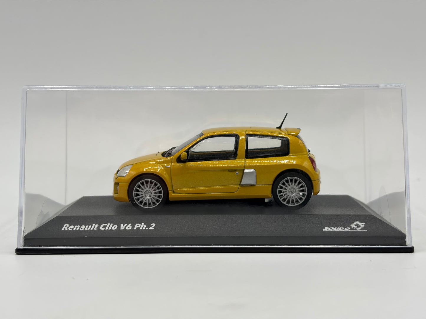 1/43 2003 Renault Clio V6 Ph.2 - Jaune Sirius - Solido | Model Car