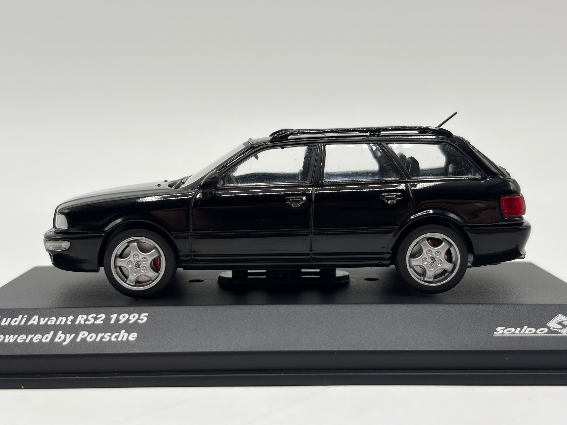 1/43 1995 Audi RS2 Avant - Black - Solido | Model Car