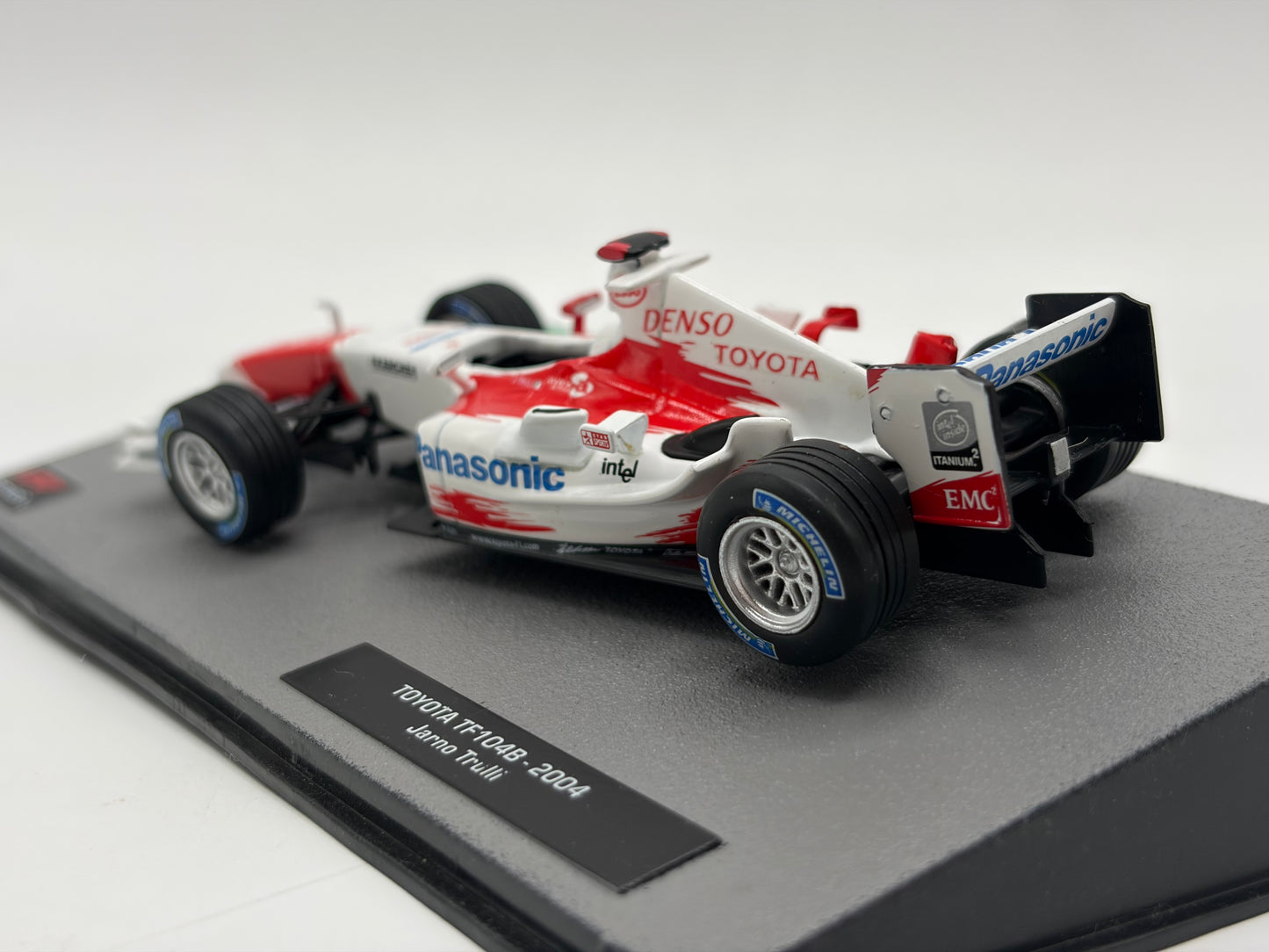 1/43 2004 Toyota TF104B - Jarno Trulli | Model F1 Car