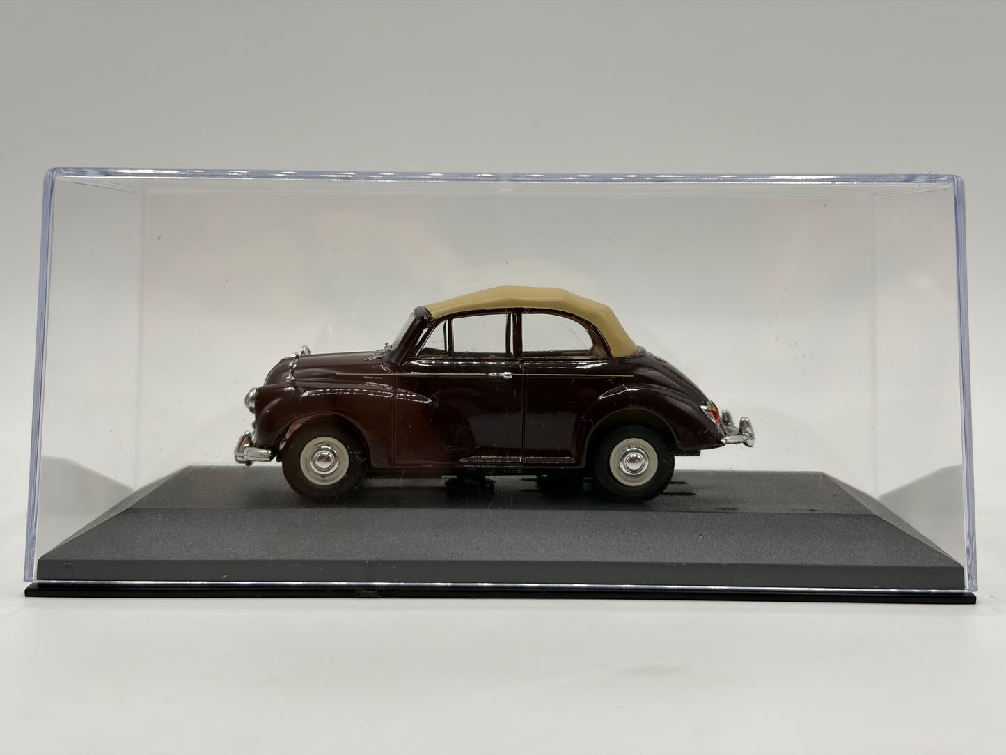 1/43 1969 Morris Minor 1000 Convertible - Maroon B - Corgi Vanguards | Model Car