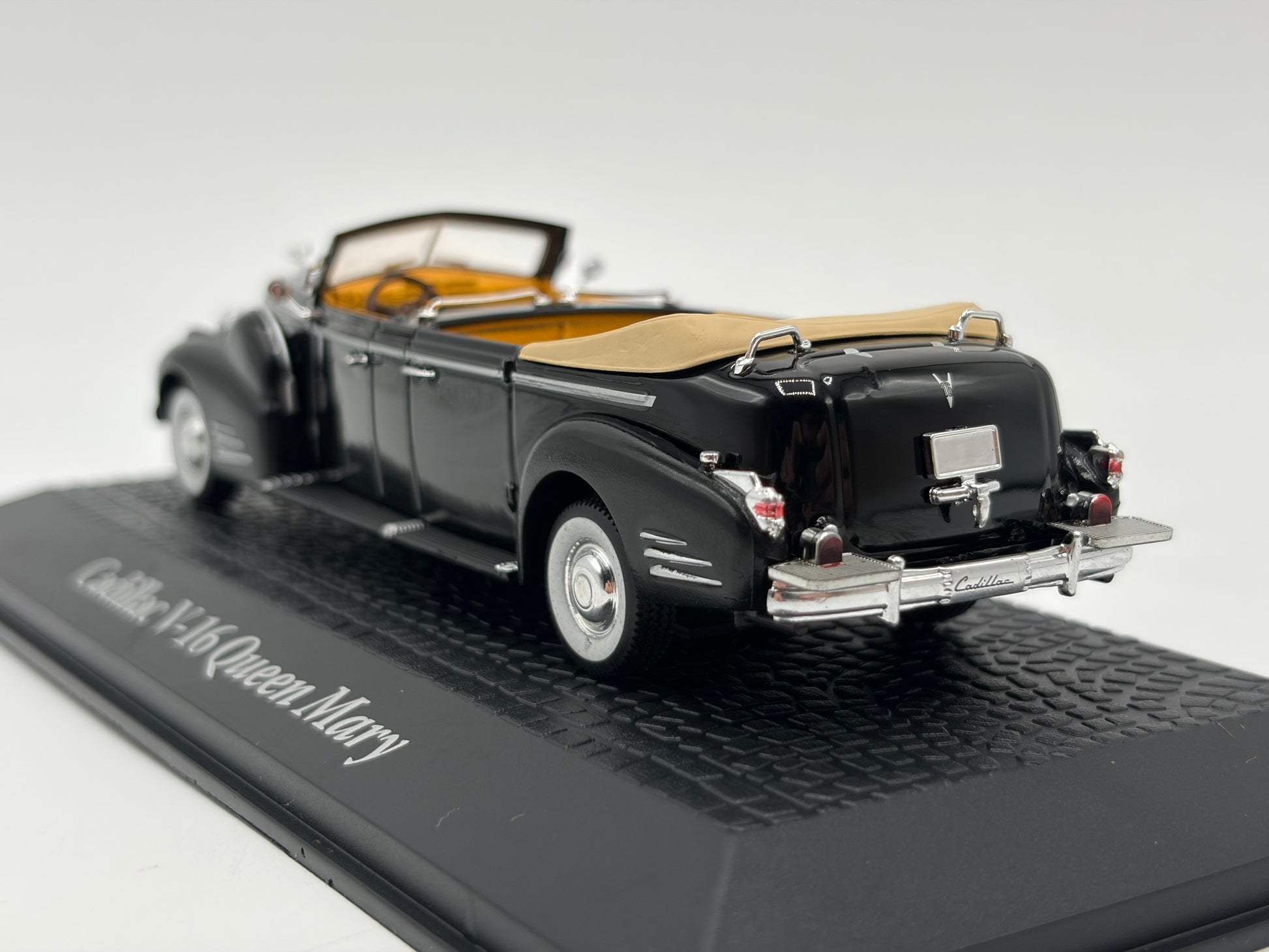 1/43 1938 Cadillac V-16 Queen Mary - Harry Truman ‘48 | Model Car