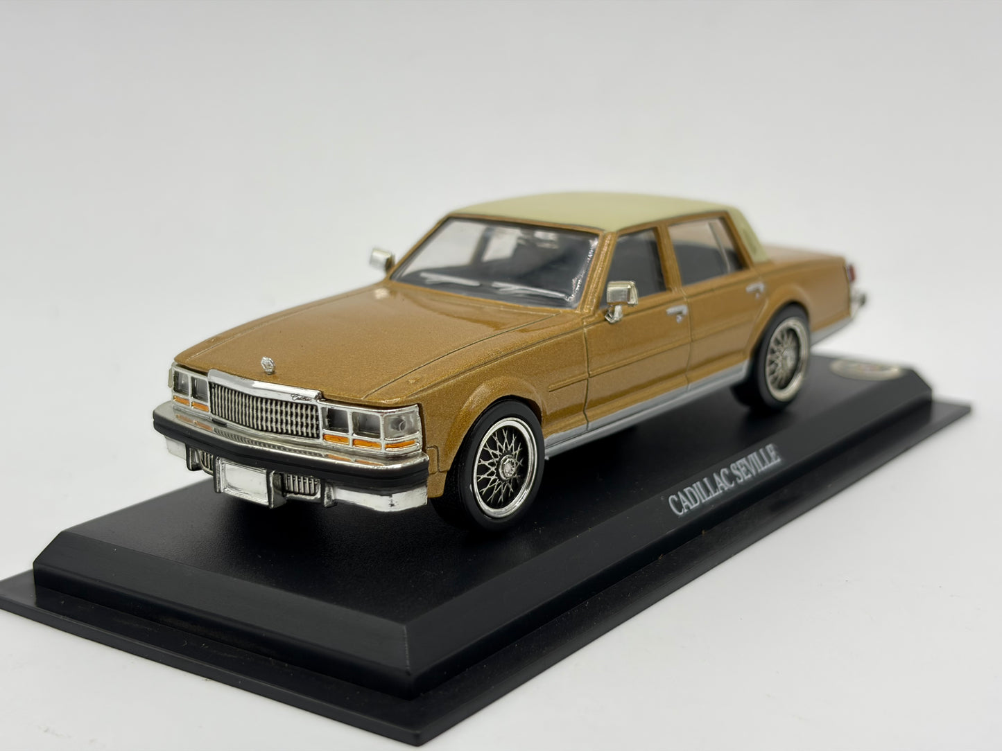 1/43 1978 Cadillac Seville - Del Prado | Model Car